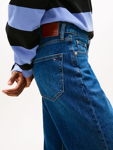 zils Tommy Jeans Vaļīgs piegriezums Džinsi 'ROBBIE'