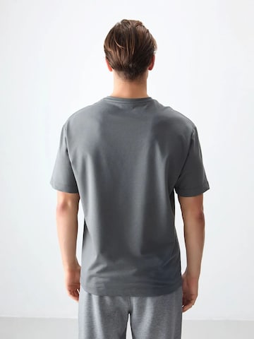 Tommy Life T-Shirts in Grau