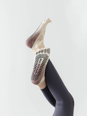 Millo Athletic Socks 'Freedom Yoga' in Brown