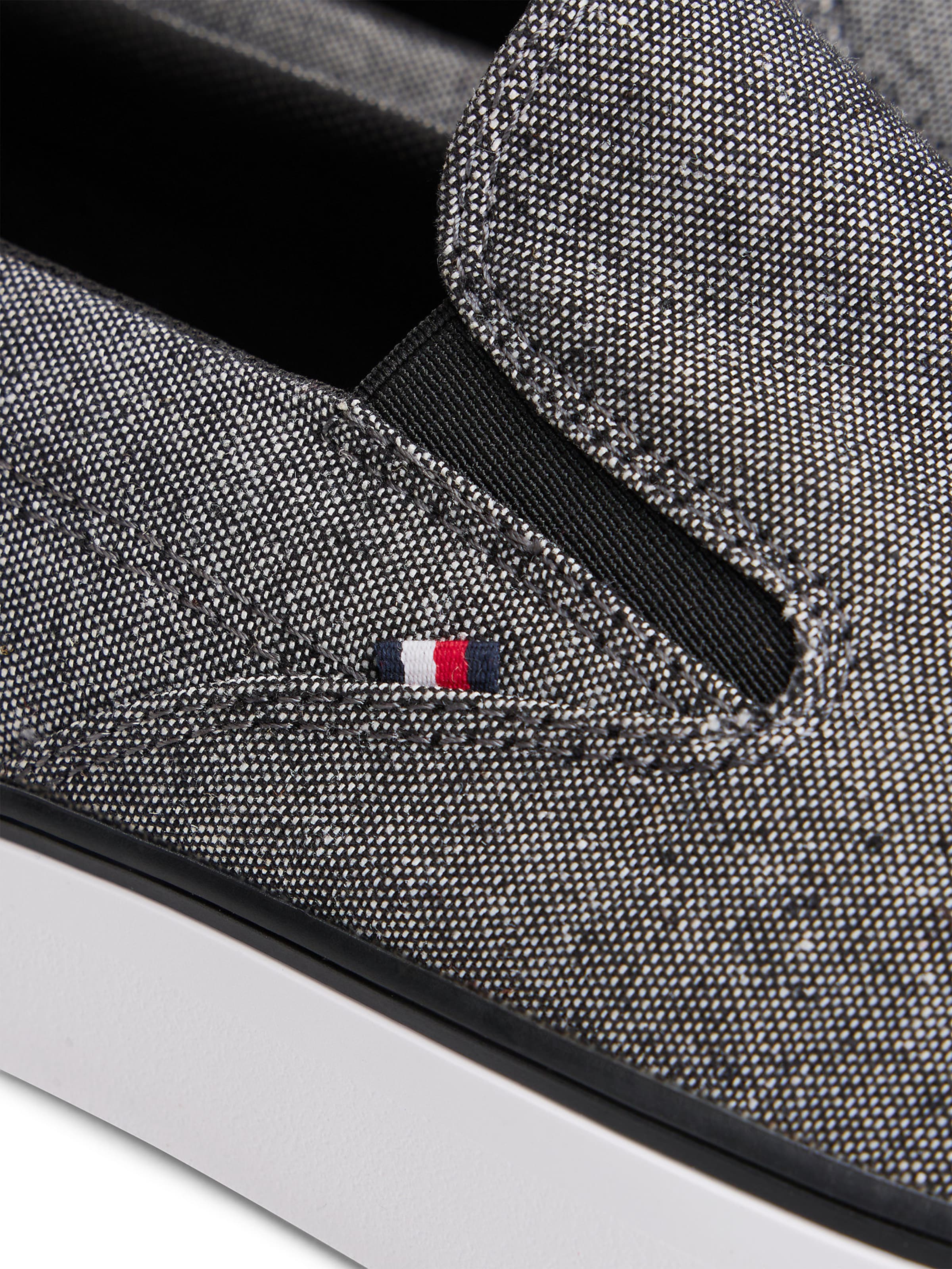 TOMMY HILFIGER Slip-ons in Grijs
