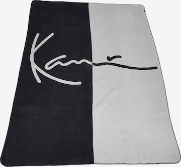 Karl Kani Blankets in Black: front