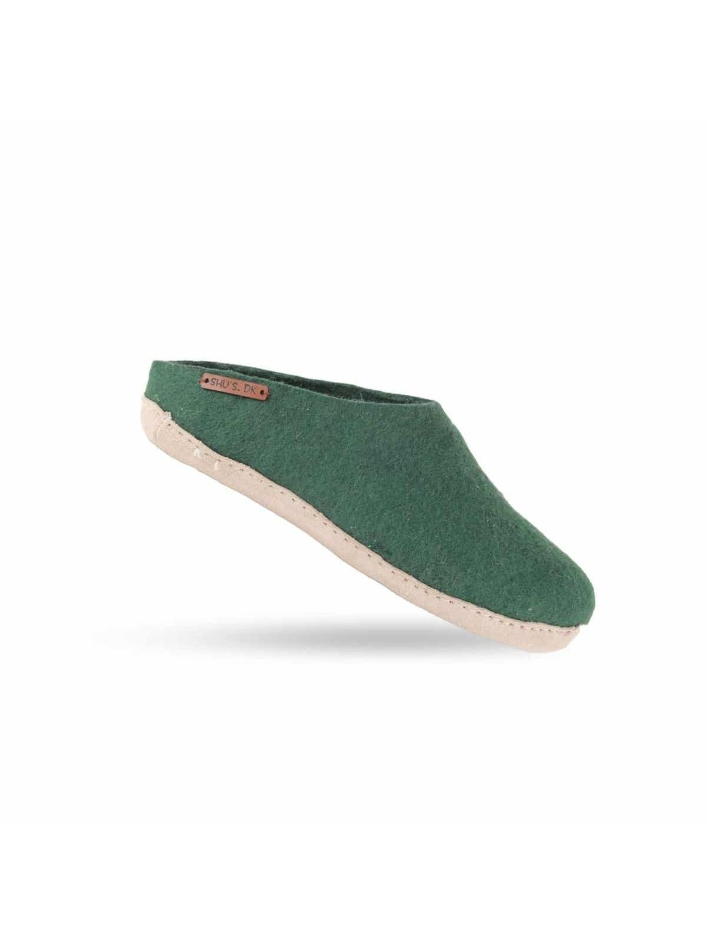 SHUS walk with nature Pantolette 'Sutsko, klassisk uldtøffel (100% ren uld) m/sål i skind - Dansk Design fra SHUS' i grön