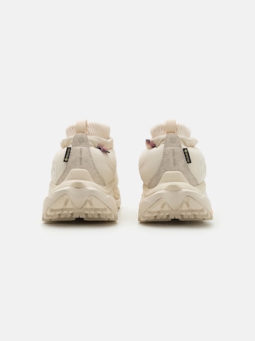 Chaussure de sport 'KAHA 2 FROST MOC' HOKA en blanc