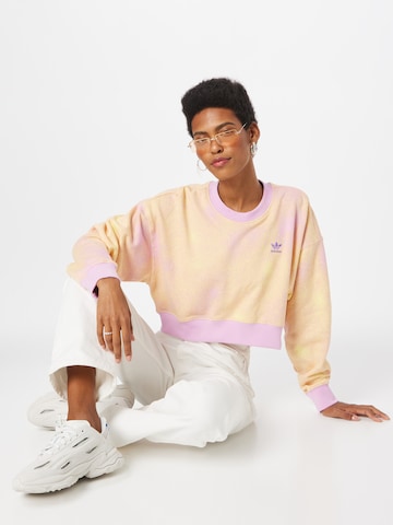 ADIDAS ORIGINALSSweater majica 'Allover Print' - žuta boja