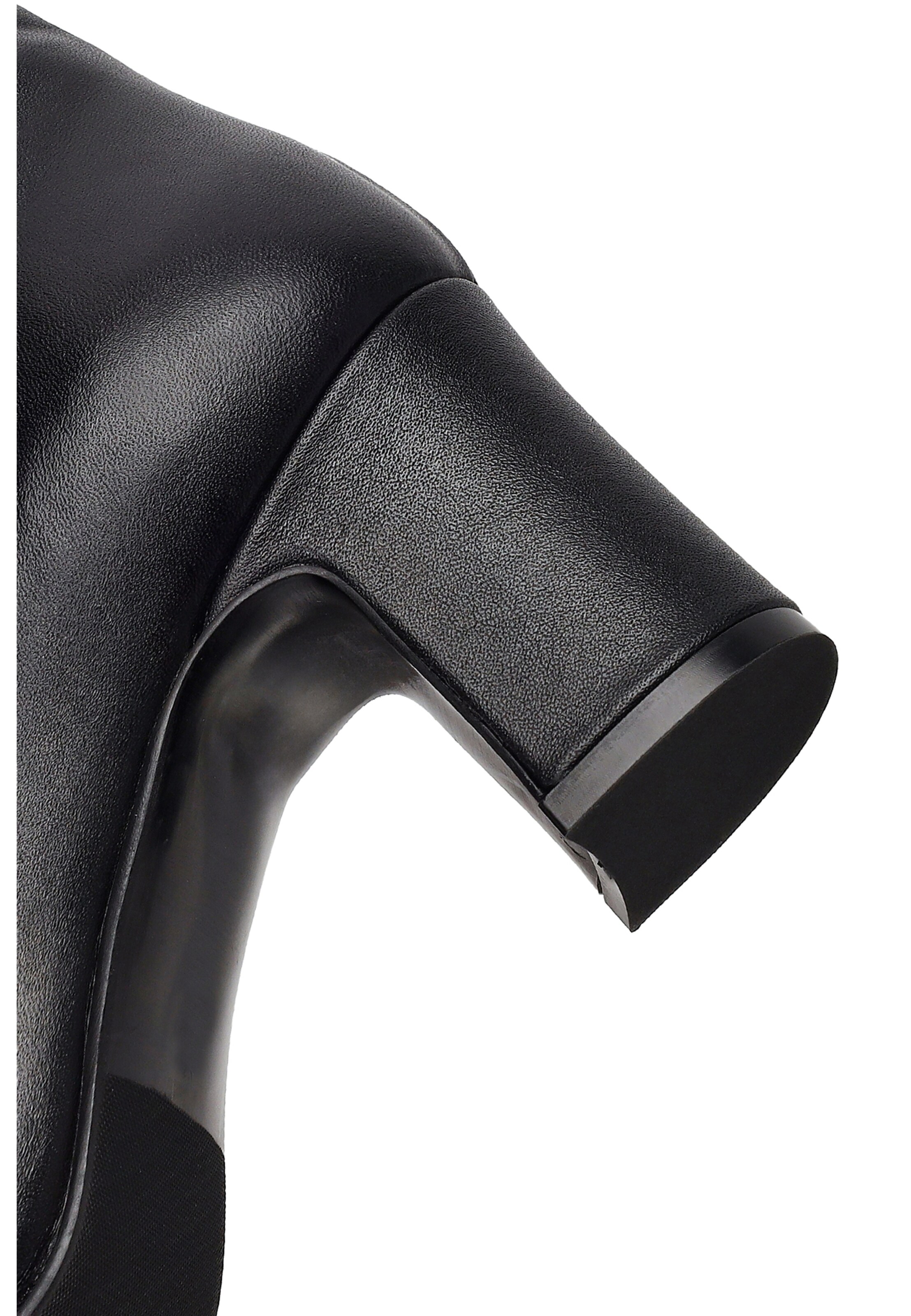 Botine de la Derimod pe negru