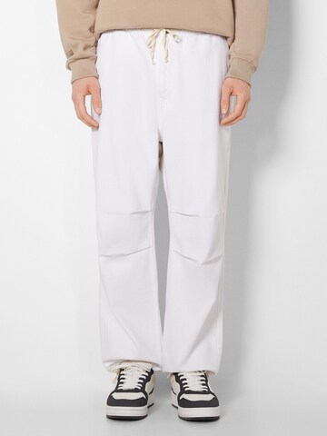 Loosefit Jeans de la Bershka pe alb: față