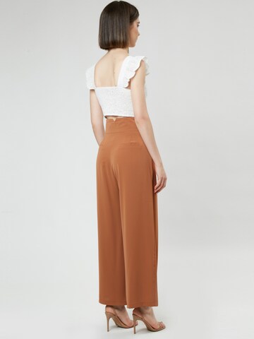 Influencer Loose fit Pleat-front trousers in Brown