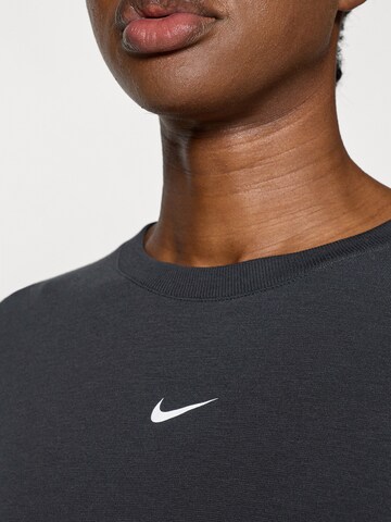 NIKE Toiminnallinen paita 'ONE' värissä musta