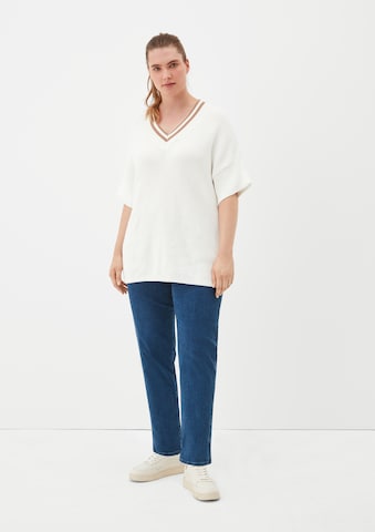 Pull-over TRIANGLE en blanc