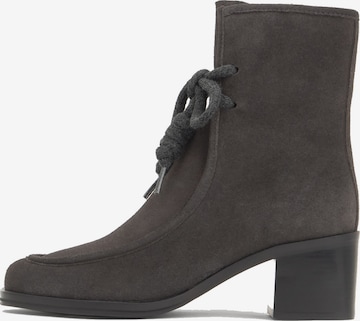 Ankle boots di Castañer in grigio: frontale