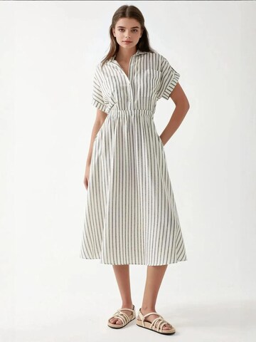 Hiccup Kleid in Weiß: Vorderseite