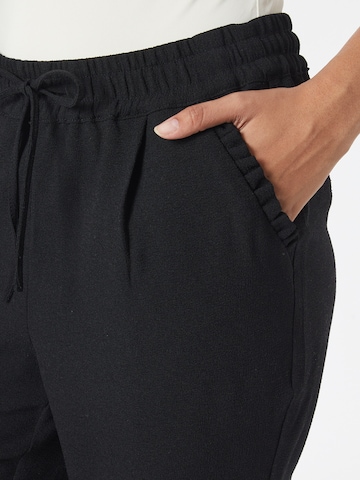 VERO MODA Zúžený Kalhoty se sklady v pase 'FARREN' – černá