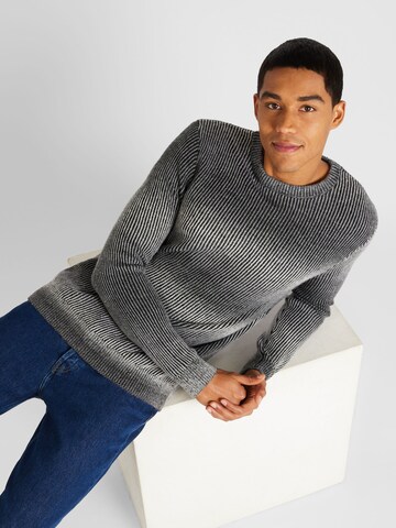 QS Sweater in Grey: front