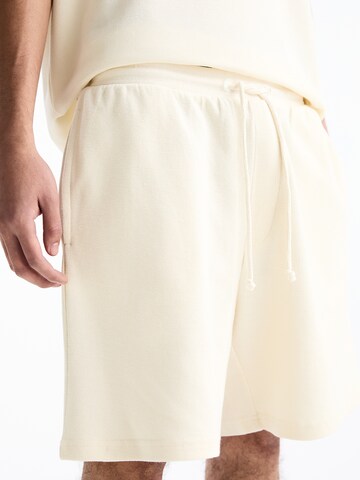 Pull&Bear Широка кройка Панталон в бяло