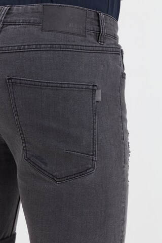 !Solid - regular Vaquero 'NOYTON' en gris