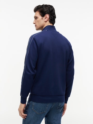 TOMMY HILFIGER Collegetakki 'COUNTRIES' värissä sininen