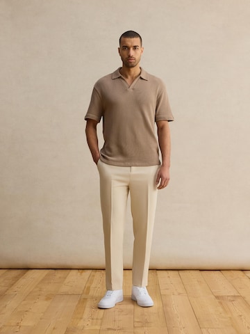 DAN FOX APPAREL Regularen Hlače na rob 'Justus' | bela barva