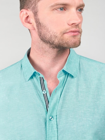 Coupe regular Chemise 'Rodes' Le Temps Des Cerises en bleu