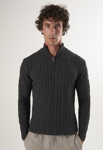 Felix Hardy Sweater in Grey: front