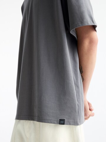 Pull&Bear T-Shirt in Grau