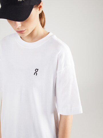 T-shirt 'Club T' On en blanc