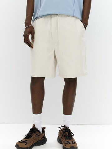 Pull&Bear Loose fit Trousers in Yellow: front