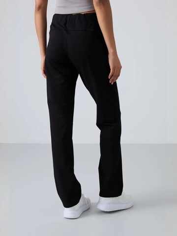 Regular Pantalon de sport 'Jogginghose' Tommy Life en noir