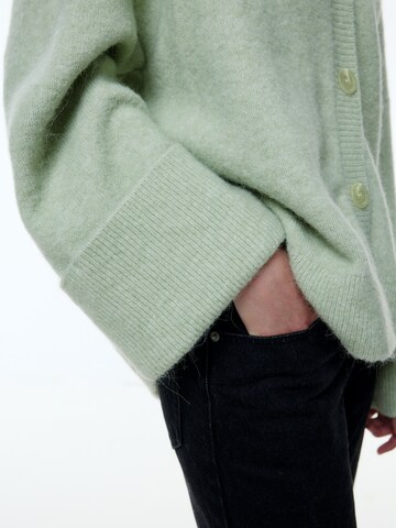 EDITED Gebreid vest 'Haima' in Groen