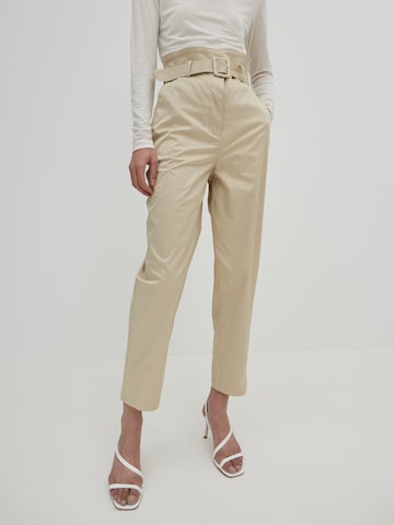 Regular Pantalon 'Ella' EDITED en beige : devant