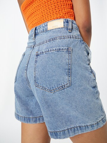 Hailys Regular Shorts 'Amy' in Blau