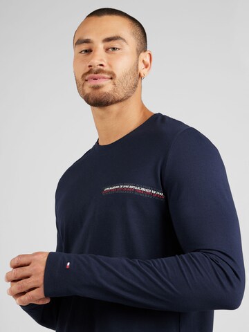 TOMMY HILFIGER T-shirt i blå