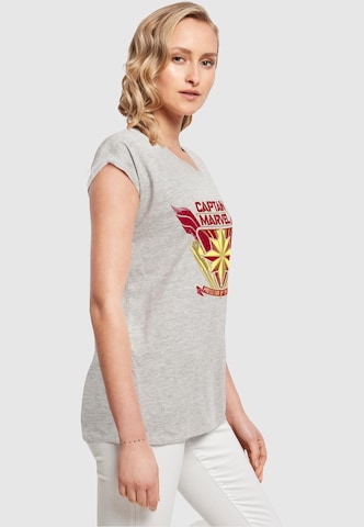 ABSOLUTE CULT Shirt 'Captain Marvel - Protector Of The Skies' in Grau