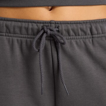 Regular Pantalon 'Trackside' new balance en gris