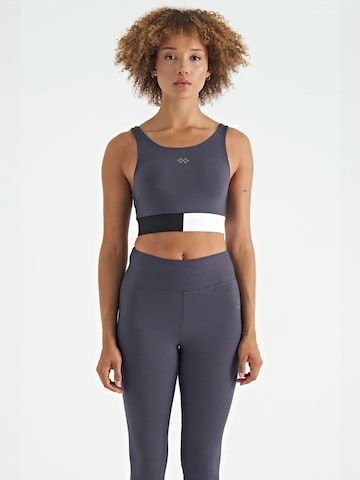 Haut de sport 'Aktive Oberteile' Tommy Life en mélange de couleurs : devant