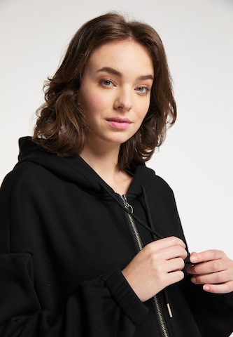 MYMO Kapuzensweatjacke in Schwarz