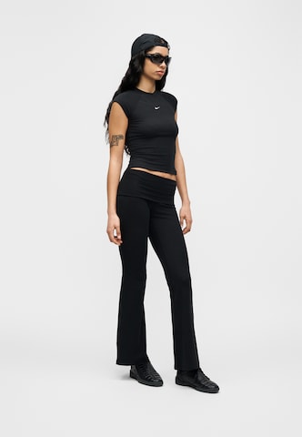 Nike Sportswear Flared Leggings 'Chill' in Zwart