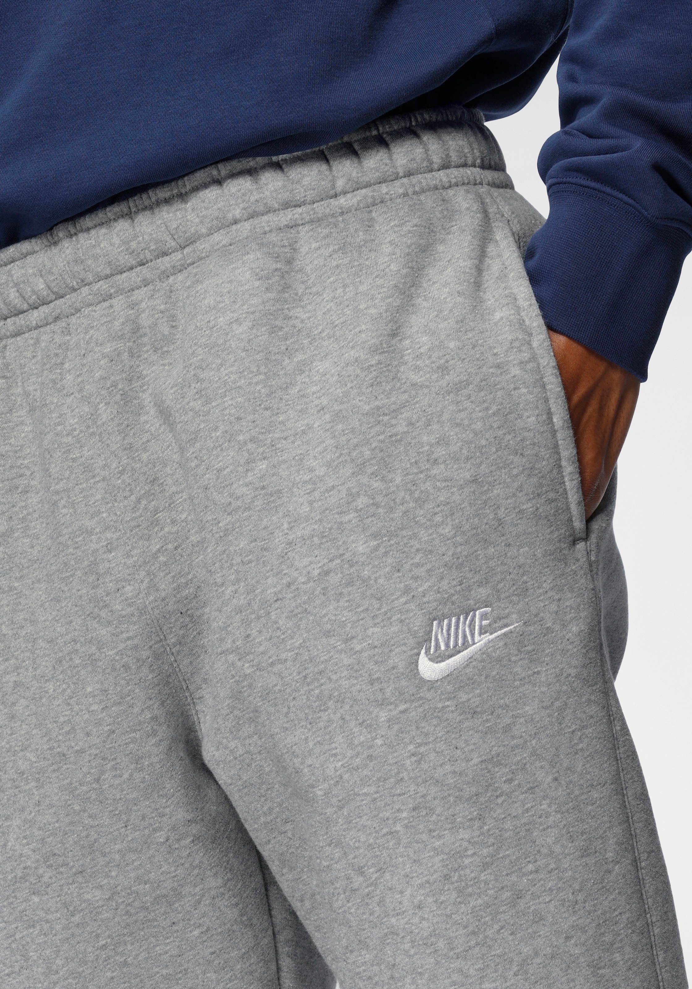 Effile Pantalon Club Fleece Nike Sportswear en Gris Chine ABOUT YOU