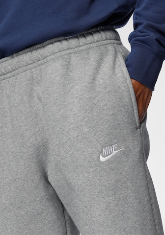 Nike Sportswear Tapered Trousers 'Club Fleece' in Grey