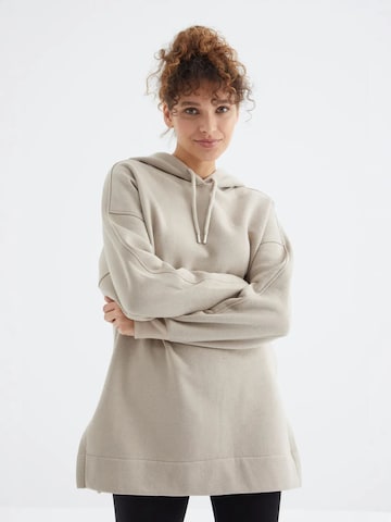 Tommy Life Sweatshirt in Beige: front