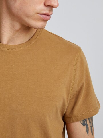 11 Project - Camiseta 'Jonte' en marrón