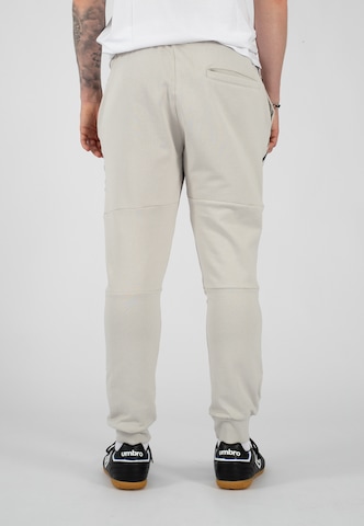 UMBRO Lużny krój Spodnie 'Terrace' w kolorze beżowy