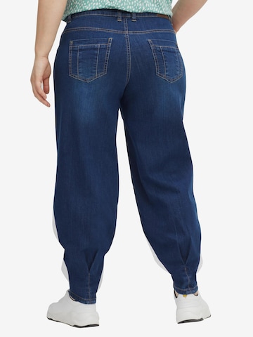 SHEEGO Tapered Jeans in Blau