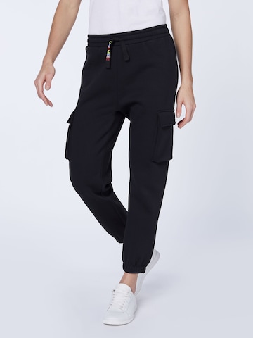 CHIEMSEE Tapered Cargo Pants in Black: front