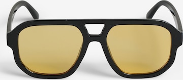 Lunettes de soleil 'PCKarla' PIECES en noir : devant