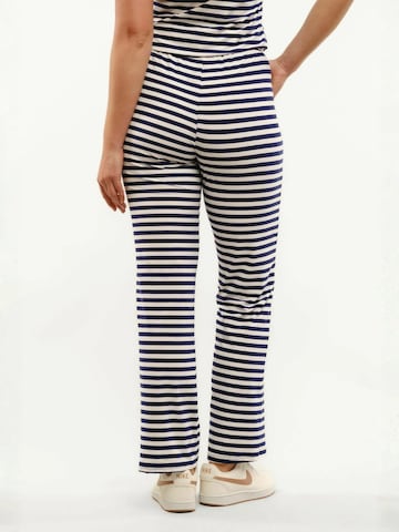 Regular Pantaloni ' ALMA ' de la Liberte Essentiel pe alb