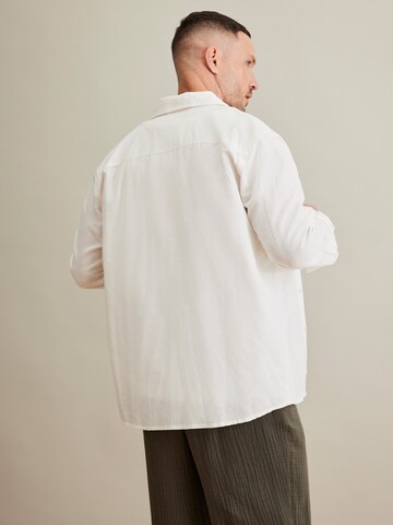 Coupe regular Chemise 'Lio' DAN FOX APPAREL en blanc