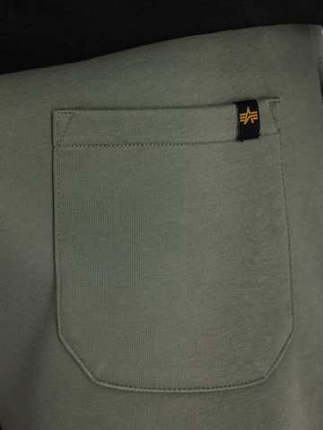 Regular Pantalon ALPHA INDUSTRIES en vert