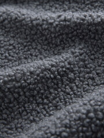 Next Pullover in Grau