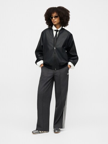 Largi Pantaloni cu dungă 'FB' de la ADIDAS ORIGINALS pe negru