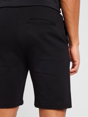 QS - regular Pantalón en negro